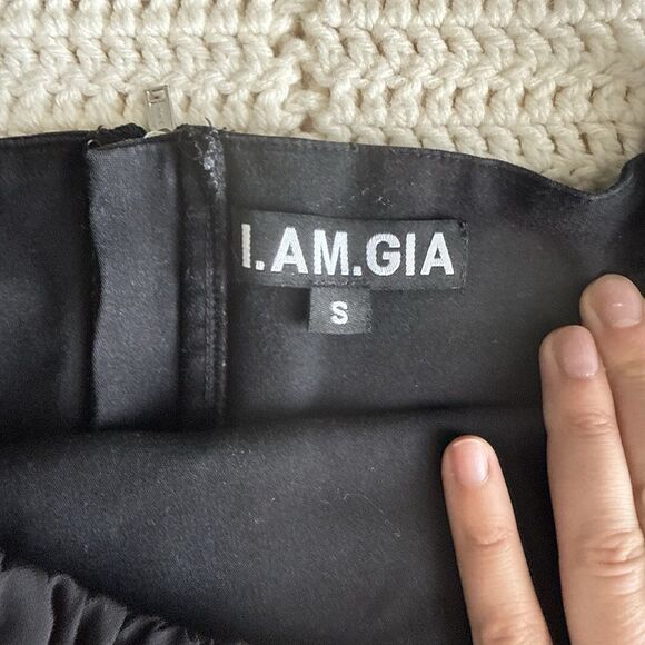 I.AM.GIA Black Crop Top - Picture 5 of 8